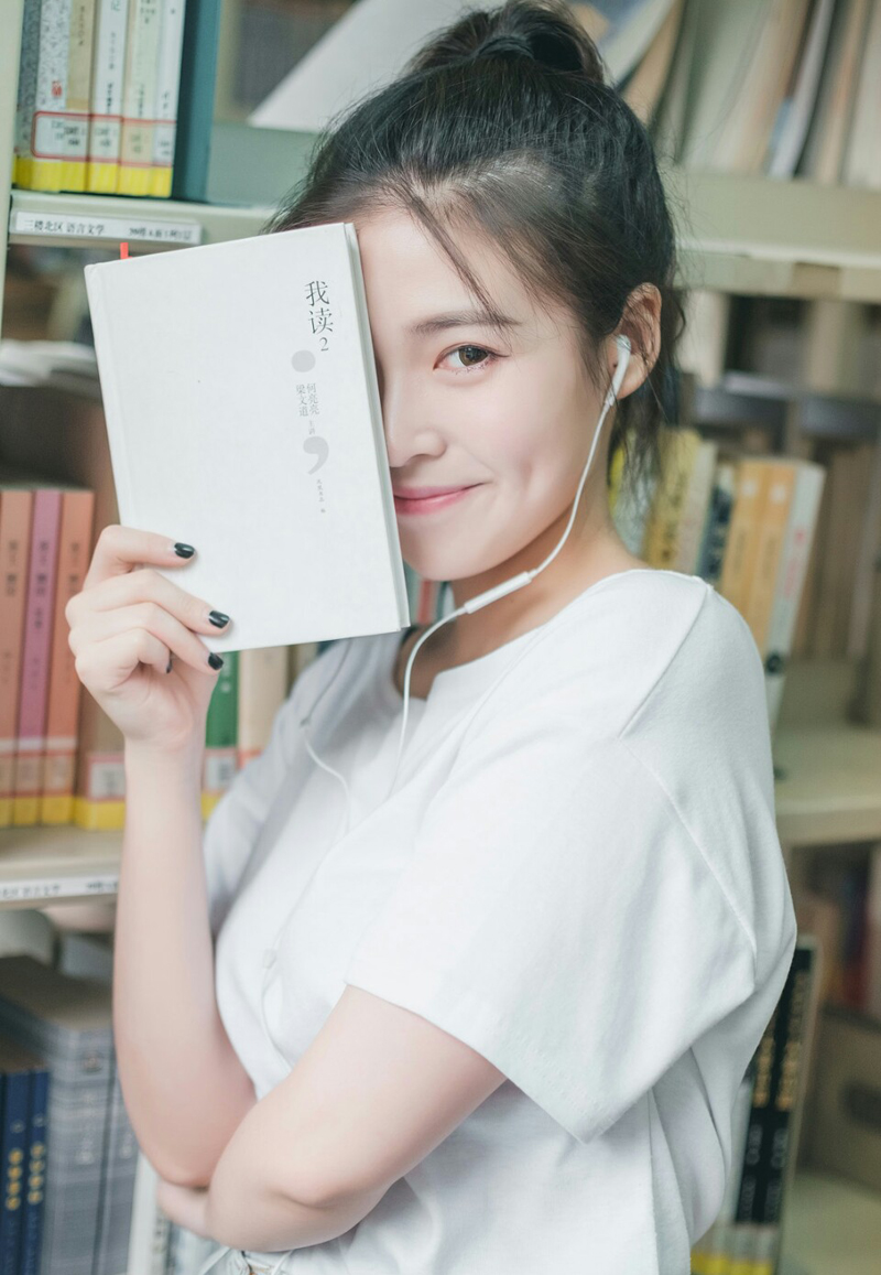 世上的事，只要肯用心去学，没有一件是太晚的。——三毛《送你一匹马》